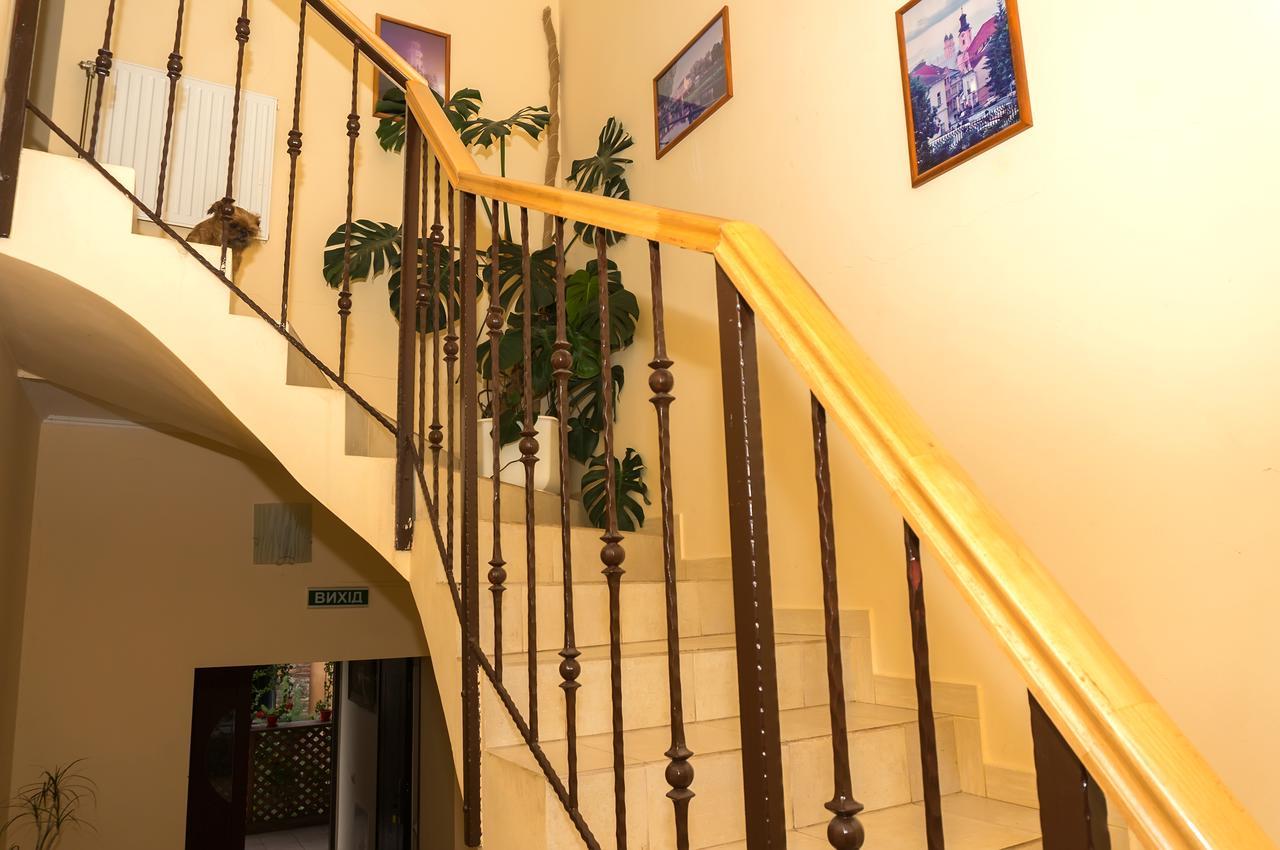 Кімнати В Центрі Hotell Uzjhorod Exteriör bild