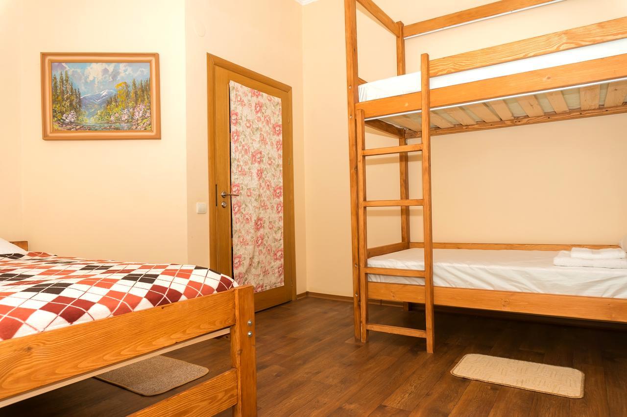 Кімнати В Центрі Hotell Uzjhorod Exteriör bild