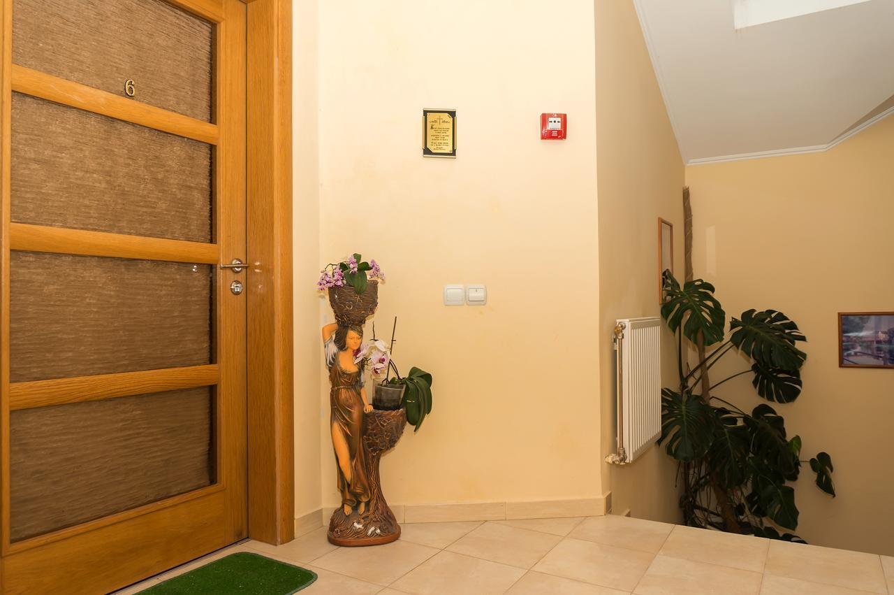 Кімнати В Центрі Hotell Uzjhorod Exteriör bild