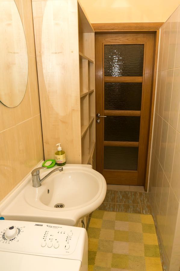 Кімнати В Центрі Hotell Uzjhorod Exteriör bild