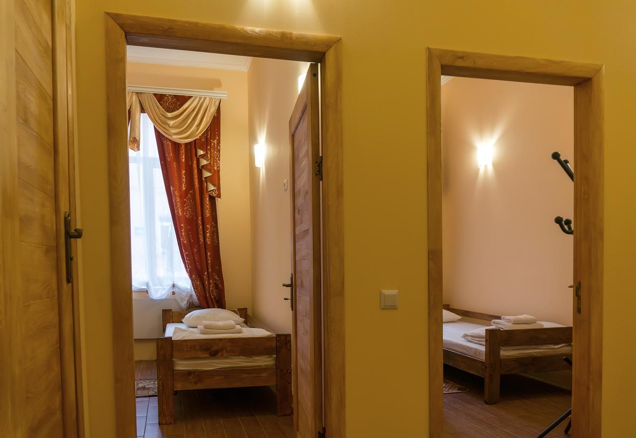 Кімнати В Центрі Hotell Uzjhorod Exteriör bild
