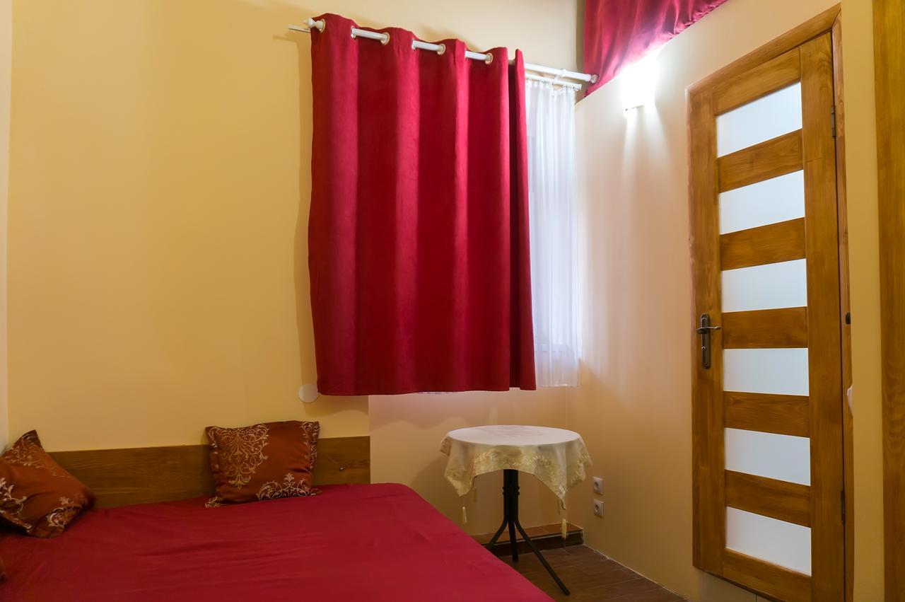 Кімнати В Центрі Hotell Uzjhorod Exteriör bild