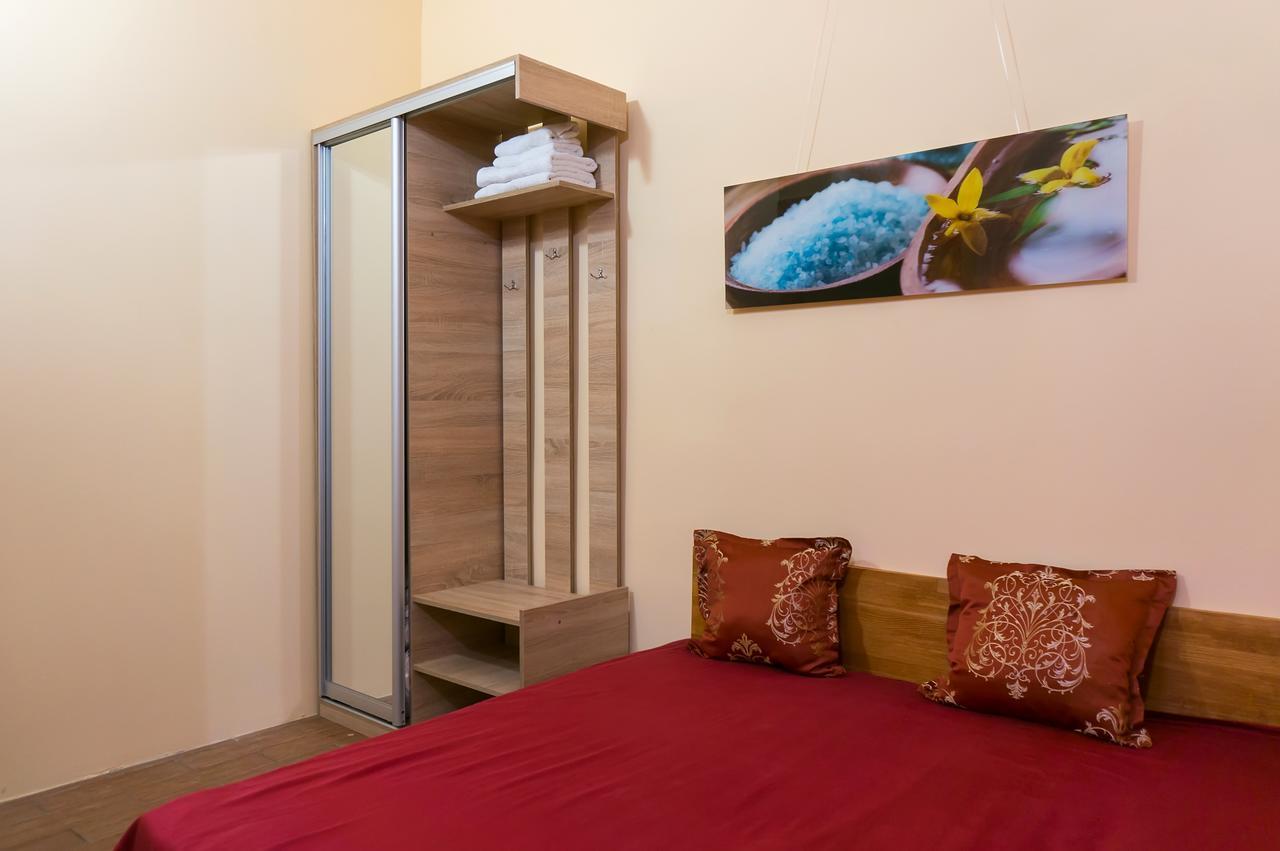Кімнати В Центрі Hotell Uzjhorod Exteriör bild