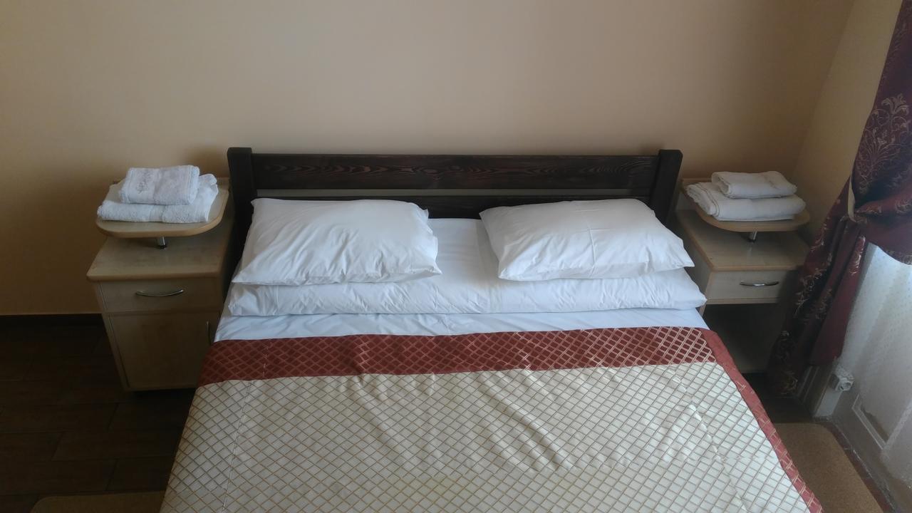Кімнати В Центрі Hotell Uzjhorod Exteriör bild