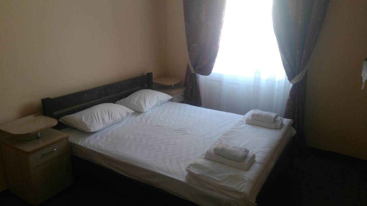 Кімнати В Центрі Hotell Uzjhorod Exteriör bild