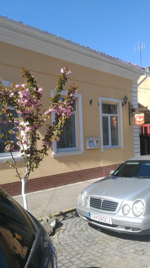 Кімнати В Центрі Hotell Uzjhorod Exteriör bild